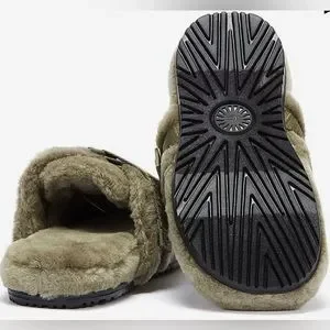 MUGG FLUFF IT MENS OLIVE
GREEN SLIPPERS?/olive UGG | Shoes | Mugg Fluff It Mens Olivegreen Slippersolive  main image 2